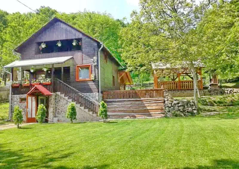 Sovata Cazare | Cabană (K0218-35) Imaginea poate fi supusă drepturilor de autor. Se recomandă contactarea titularului drepturilor. Sovata Cazare | Cabană (K0218-35) Imaginea poate fi supusă drepturilor de autor. Se recomandă contactarea titularului drepturilor.