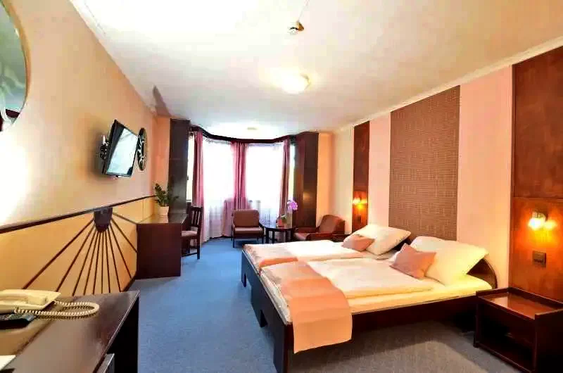  Cazare | Pensiune turistică (K0835-2) Imaginea poate fi supusă drepturilor de autor. Se recomandă contactarea titularului drepturilor.