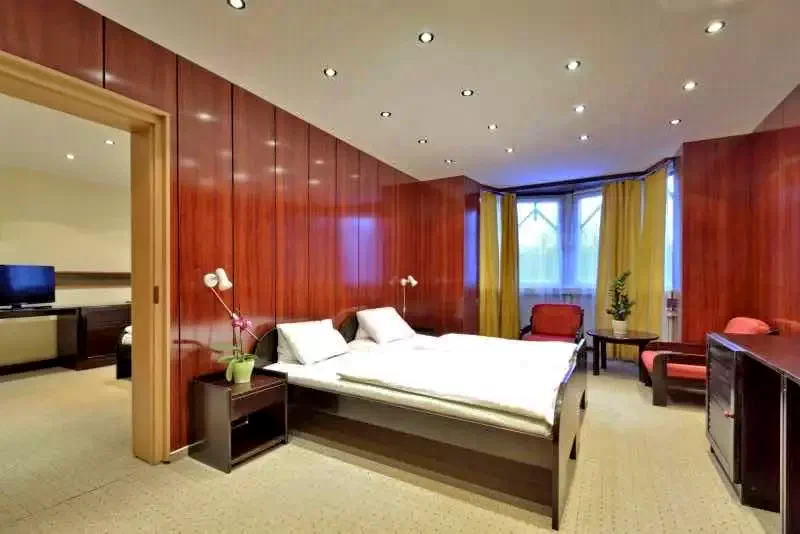  Cazare | Hotel*** (K0835-9) Imaginea poate fi supusă drepturilor de autor. Se recomandă contactarea titularului drepturilor.