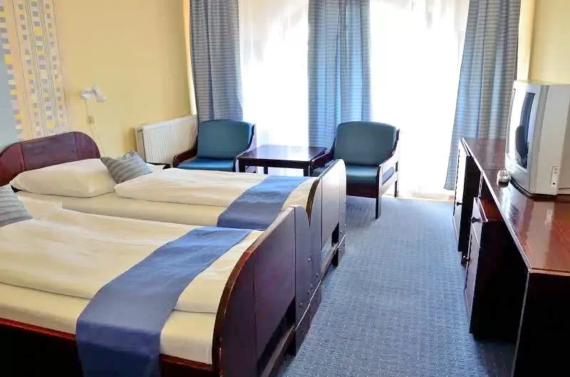  Cazare | Hotel*** (K0835-13) Imaginea poate fi supusă drepturilor de autor. Se recomandă contactarea titularului drepturilor.