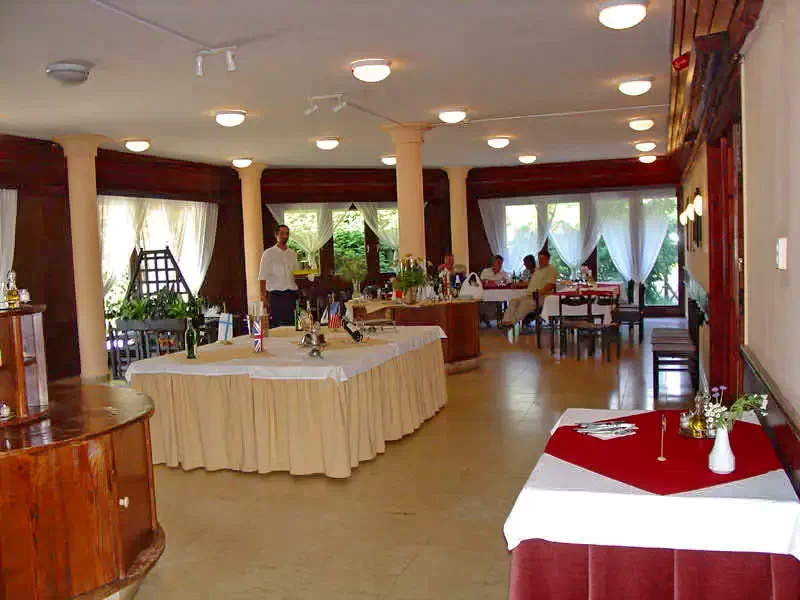 Nagyatád Szállás | Hotel*** (K0835-15) A kép szerzői jogvédelem alatt állhat. Javasolt a kapcsolatfelvétel a jog tulajdonossal. Nagyatád Szállás | Hotel*** (K0835-15) A kép szerzői jogvédelem alatt állhat. Javasolt a kapcsolatfelvétel a jog tulajdonossal.