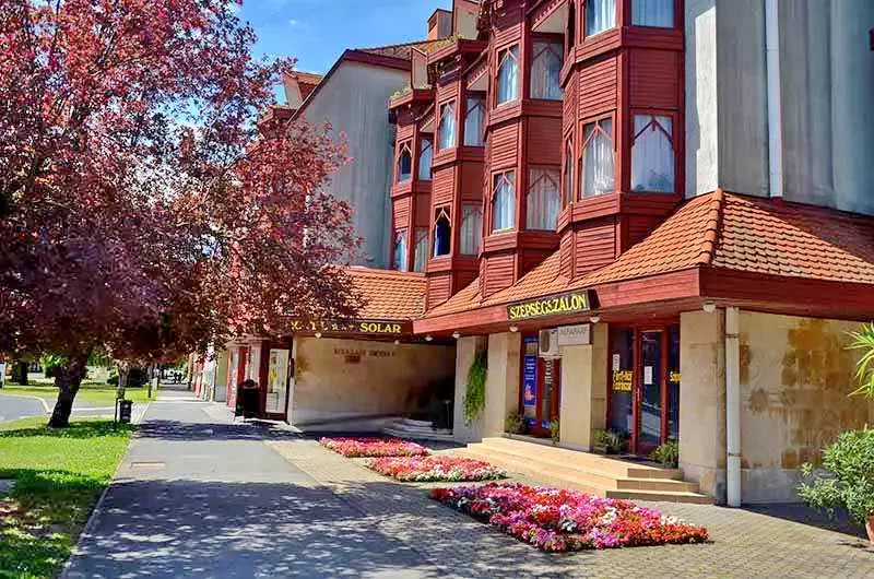  Cazare | Hotel*** (K0835-17) Imaginea poate fi supusă drepturilor de autor. Se recomandă contactarea titularului drepturilor.