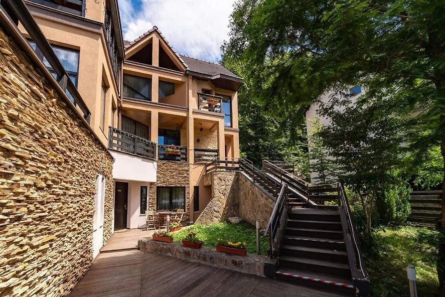 Bușteni Szállás | Panzió (K1445-81) A kép szerzői jogvédelem alatt állhat. Javasolt a kapcsolatfelvétel a jog tulajdonossal. Bușteni Szállás | Panzió (K1445-81) A kép szerzői jogvédelem alatt állhat. Javasolt a kapcsolatfelvétel a jog tulajdonossal.