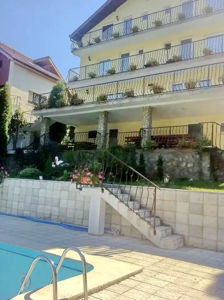 Hunedoara Cazare | Cabană (K1406-2) Imaginea poate fi supusă drepturilor de autor. Se recomandă contactarea titularului drepturilor.