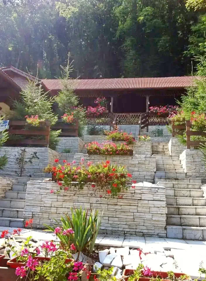 Hunedoara Cazare | Cabană (K1406-6) Imaginea poate fi supusă drepturilor de autor. Se recomandă contactarea titularului drepturilor.