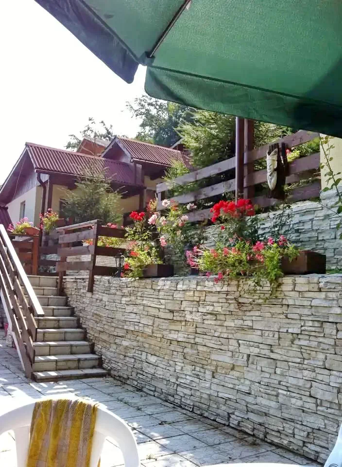 Hunedoara Cazare | Sat de vacanță (K1406-20) Imaginea poate fi supusă drepturilor de autor. Se recomandă contactarea titularului drepturilor.