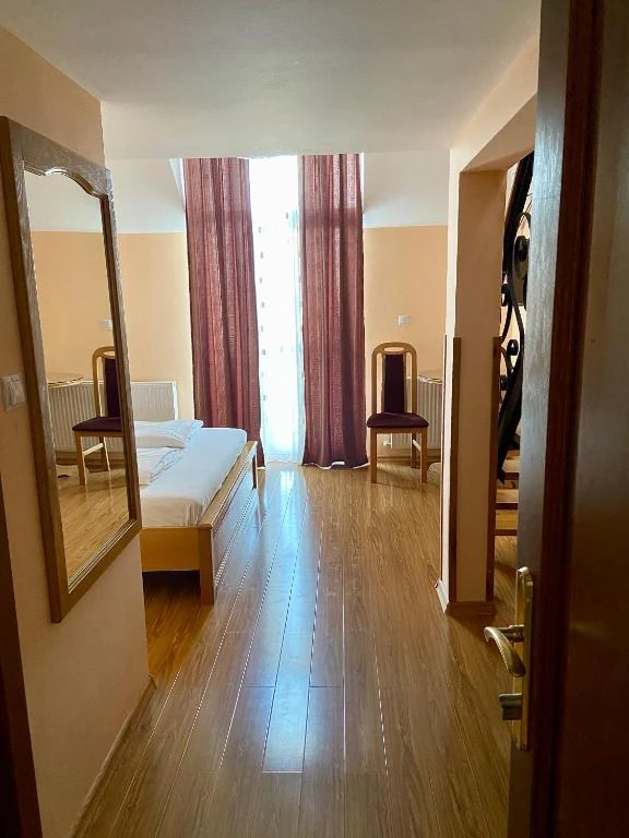 Băile Felix Cazare | Motel (K1552-8) Imaginea poate fi supusă drepturilor de autor. Se recomandă contactarea titularului drepturilor.