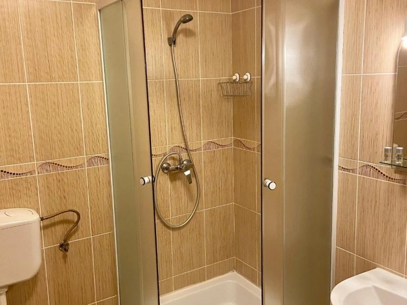 Băile Felix Cazare | Motel (K1552-16) Imaginea poate fi supusă drepturilor de autor. Se recomandă contactarea titularului drepturilor.