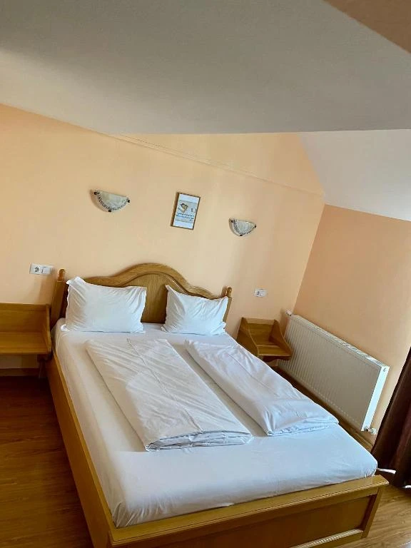 Băile Felix Cazare | Motel (K1552-22) Imaginea poate fi supusă drepturilor de autor. Se recomandă contactarea titularului drepturilor.