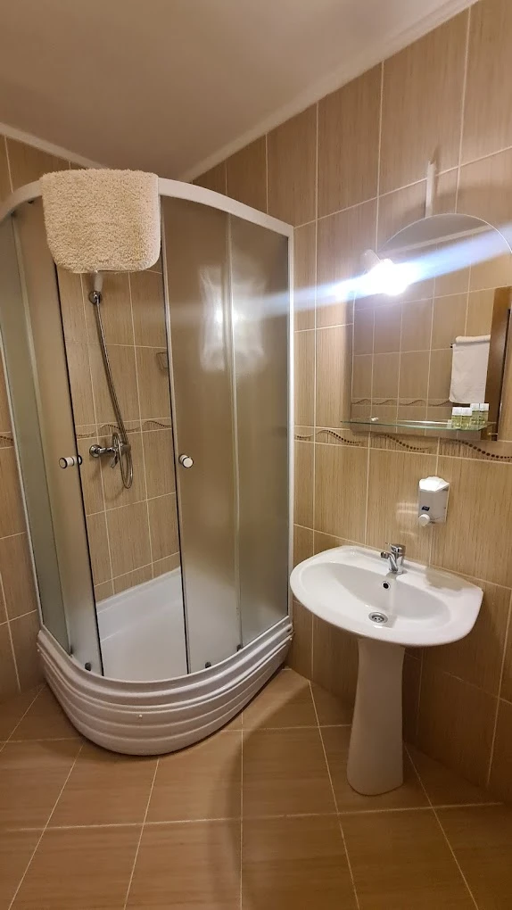 Băile Felix Cazare | Motel (K1552-23) Imaginea poate fi supusă drepturilor de autor. Se recomandă contactarea titularului drepturilor.