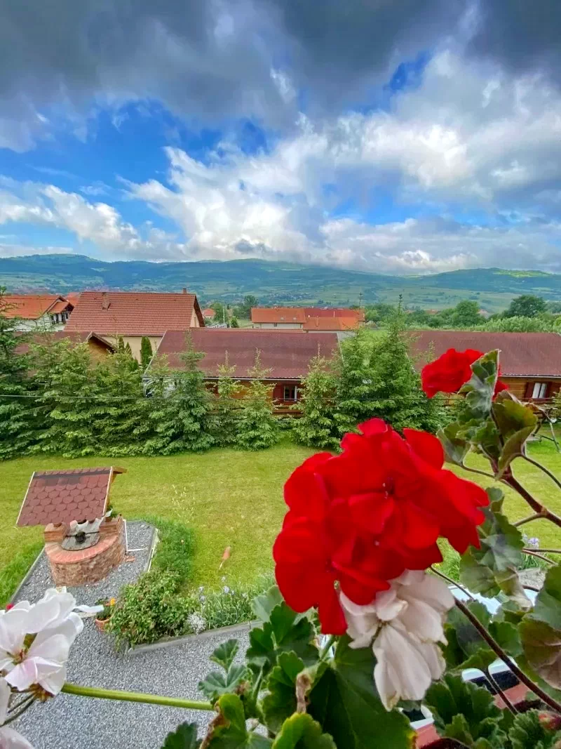 Corund Cazare | Cabană (K0351-42) Imaginea poate fi supusă drepturilor de autor. Se recomandă contactarea titularului drepturilor. Corund Cazare | Cabană (K0351-42) Imaginea poate fi supusă drepturilor de autor. Se recomandă contactarea titularului drepturilor.