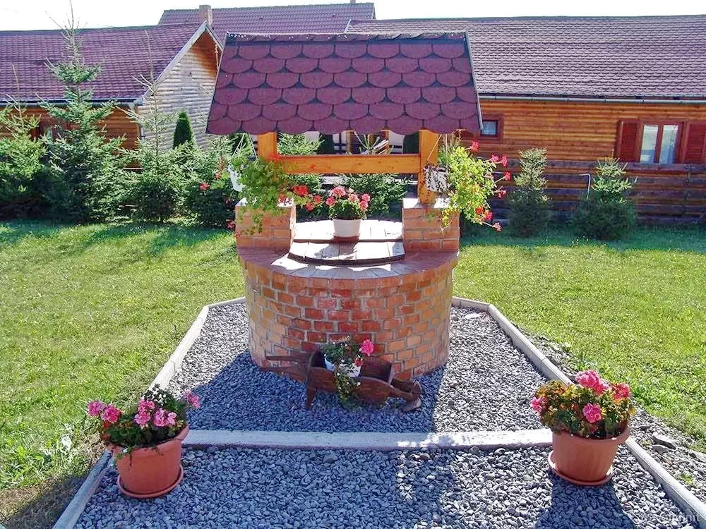 Corund Cazare | Cabană (K0351-45) Imaginea poate fi supusă drepturilor de autor. Se recomandă contactarea titularului drepturilor. Corund Cazare | Cabană (K0351-45) Imaginea poate fi supusă drepturilor de autor. Se recomandă contactarea titularului drepturilor.