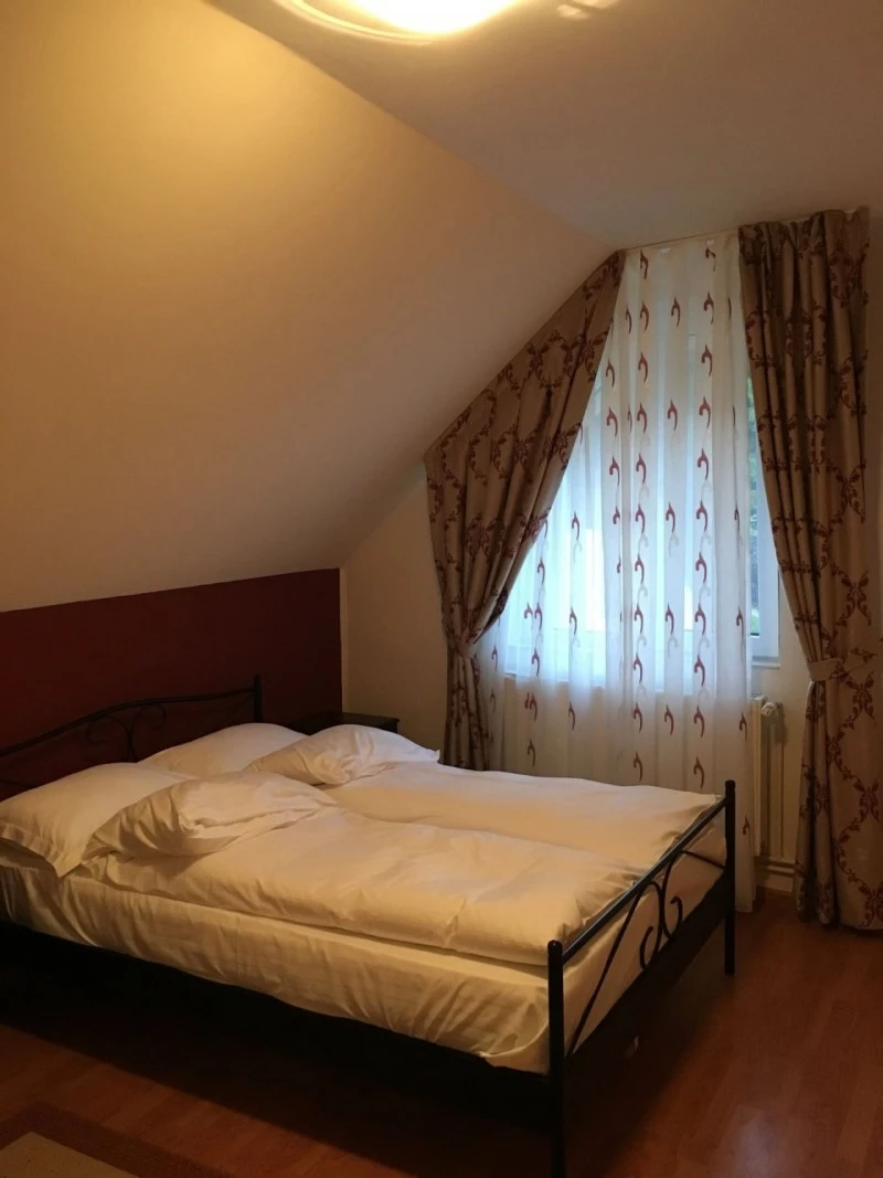 Pietroasa Cazare | Cabană (K1519-12) Imaginea poate fi supusă drepturilor de autor. Se recomandă contactarea titularului drepturilor. Pietroasa Cazare | Cabană (K1519-12) Imaginea poate fi supusă drepturilor de autor. Se recomandă contactarea titularului drepturilor.