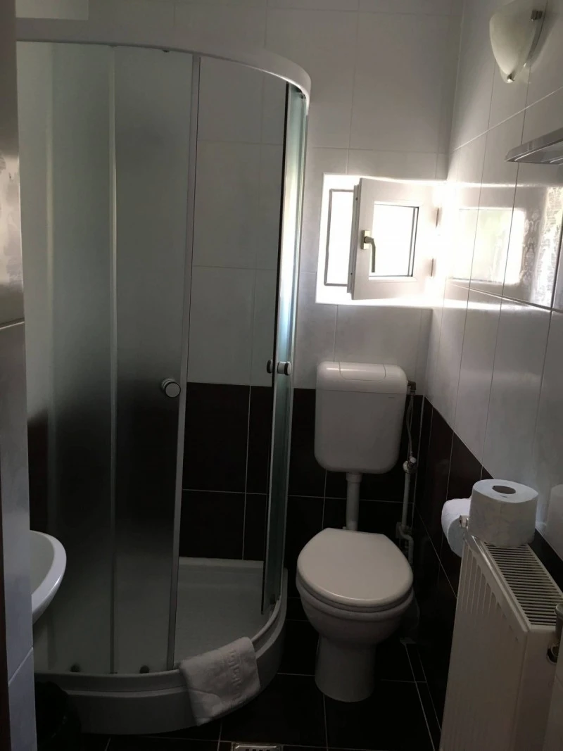 Pietroasa Cazare | Cabană (K1519-18) Imaginea poate fi supusă drepturilor de autor. Se recomandă contactarea titularului drepturilor. Pietroasa Cazare | Cabană (K1519-18) Imaginea poate fi supusă drepturilor de autor. Se recomandă contactarea titularului drepturilor.