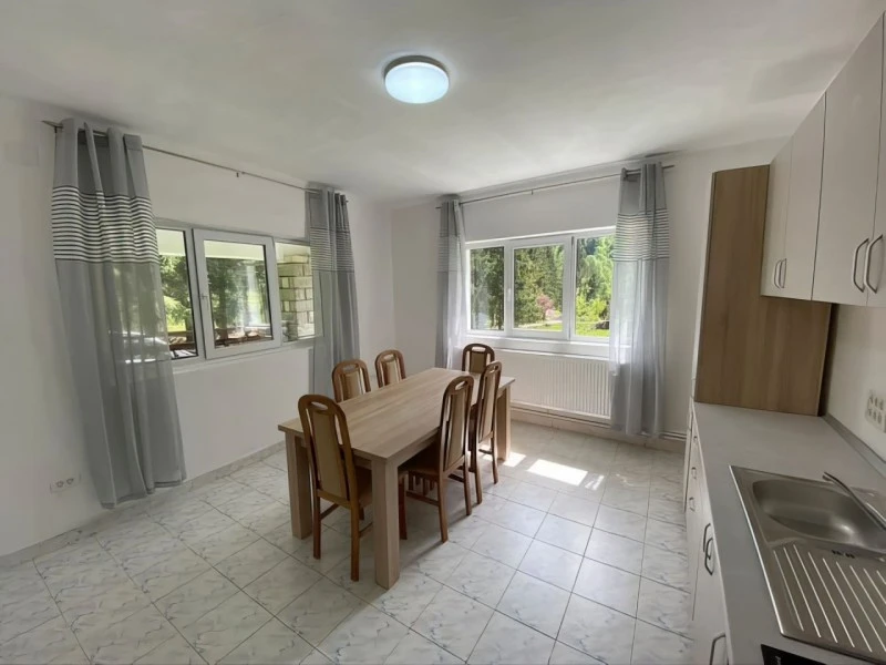 Pietroasa Cazare | Cabană (K1519-59) Imaginea poate fi supusă drepturilor de autor. Se recomandă contactarea titularului drepturilor. Pietroasa Cazare | Cabană (K1519-59) Imaginea poate fi supusă drepturilor de autor. Se recomandă contactarea titularului drepturilor.