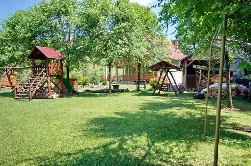 Pârâu Satu Mare Cazare | Sat de vacanță (K0219-28) Imaginea poate fi supusă drepturilor de autor. Se recomandă contactarea titularului drepturilor.