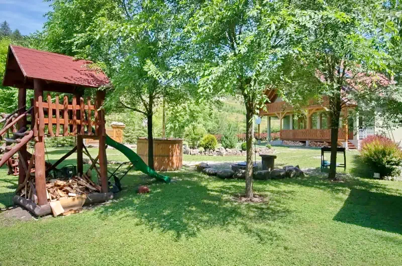 Pârâu Satu Mare Cazare | Sat de vacanță (K0219-30) Imaginea poate fi supusă drepturilor de autor. Se recomandă contactarea titularului drepturilor.