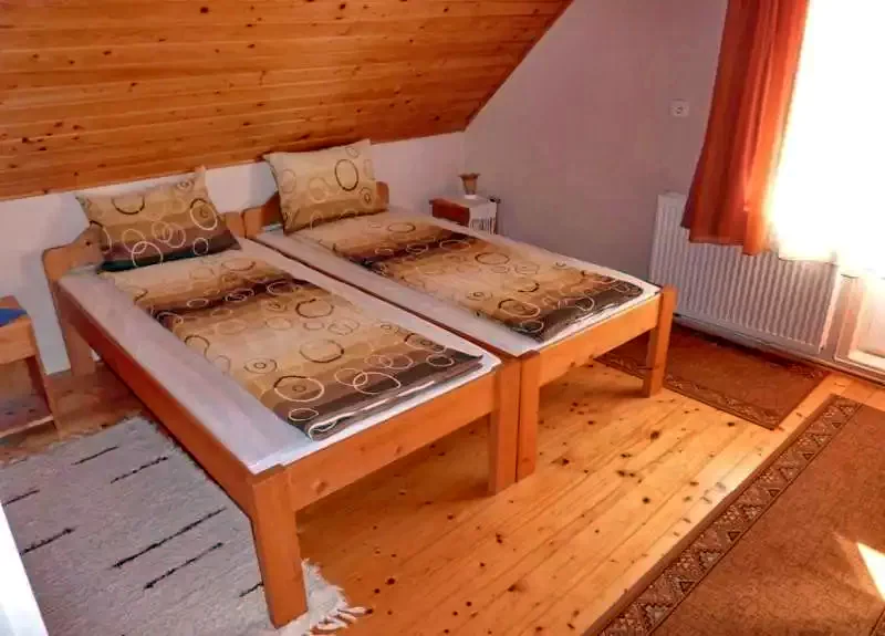 Pârâu Satu Mare Cazare | Cabană (K1154-19) Imaginea poate fi supusă drepturilor de autor. Se recomandă contactarea titularului drepturilor. Pârâu Satu Mare Cazare | Cabană (K1154-19) Imaginea poate fi supusă drepturilor de autor. Se recomandă contactarea titularului drepturilor.