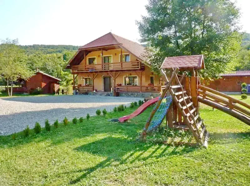 Pârâu Satu Mare Cazare | Cabană (K0220-3) Imaginea poate fi supusă drepturilor de autor. Se recomandă contactarea titularului drepturilor.