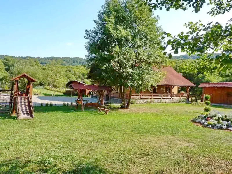 Pârâu Satu Mare Cazare | Sat de vacanță (K0220-4) Imaginea poate fi supusă drepturilor de autor. Se recomandă contactarea titularului drepturilor.