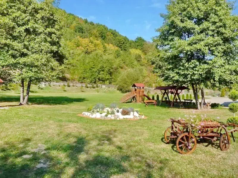 Pârâu Satu Mare Cazare | Cabană (K0220-5) Imaginea poate fi supusă drepturilor de autor. Se recomandă contactarea titularului drepturilor.