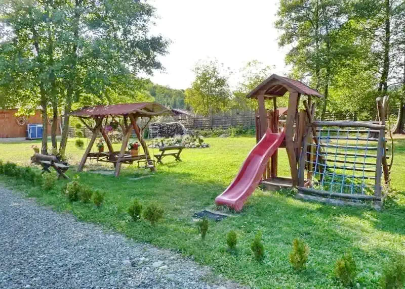 Pârâu Satu Mare Cazare | Cabană (K0220-6) Imaginea poate fi supusă drepturilor de autor. Se recomandă contactarea titularului drepturilor.