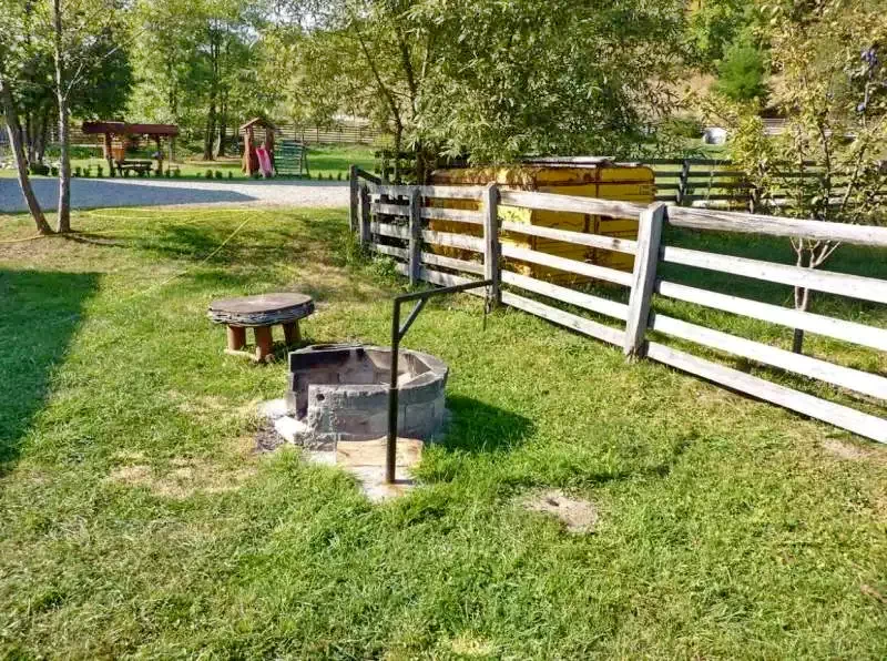 Pârâu Satu Mare Cazare | Sat de vacanță (K0220-8) Imaginea poate fi supusă drepturilor de autor. Se recomandă contactarea titularului drepturilor.