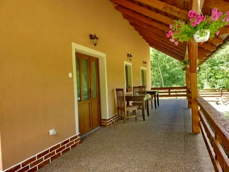 Pârâu Satu Mare Cazare | Cabană (K0220-14) Imaginea poate fi supusă drepturilor de autor. Se recomandă contactarea titularului drepturilor.