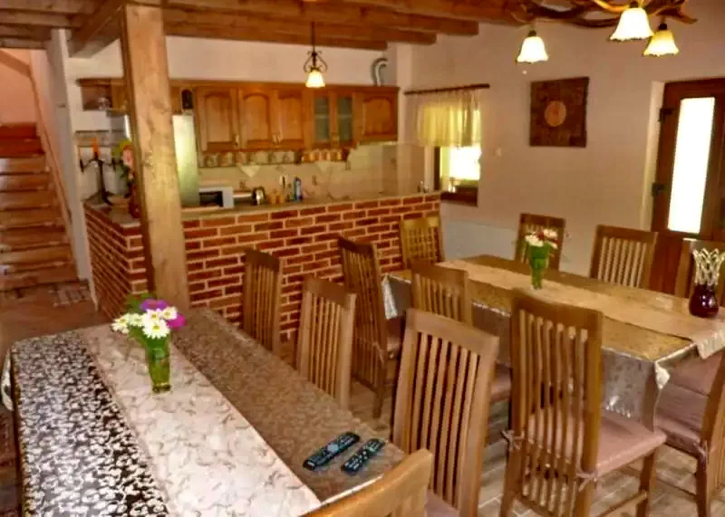 Pârâu Satu Mare Cazare | Cabană (K0220-45) Imaginea poate fi supusă drepturilor de autor. Se recomandă contactarea titularului drepturilor.