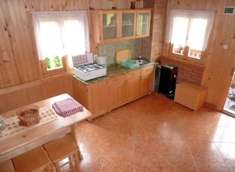 Barajul Zetea Cazare | Cabană (K0470-1) Imaginea poate fi supusă drepturilor de autor. Se recomandă contactarea titularului drepturilor.