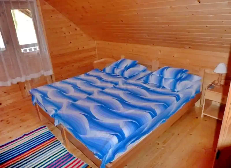 Barajul Zetea Cazare | Cabană (K0470-6) Imaginea poate fi supusă drepturilor de autor. Se recomandă contactarea titularului drepturilor.