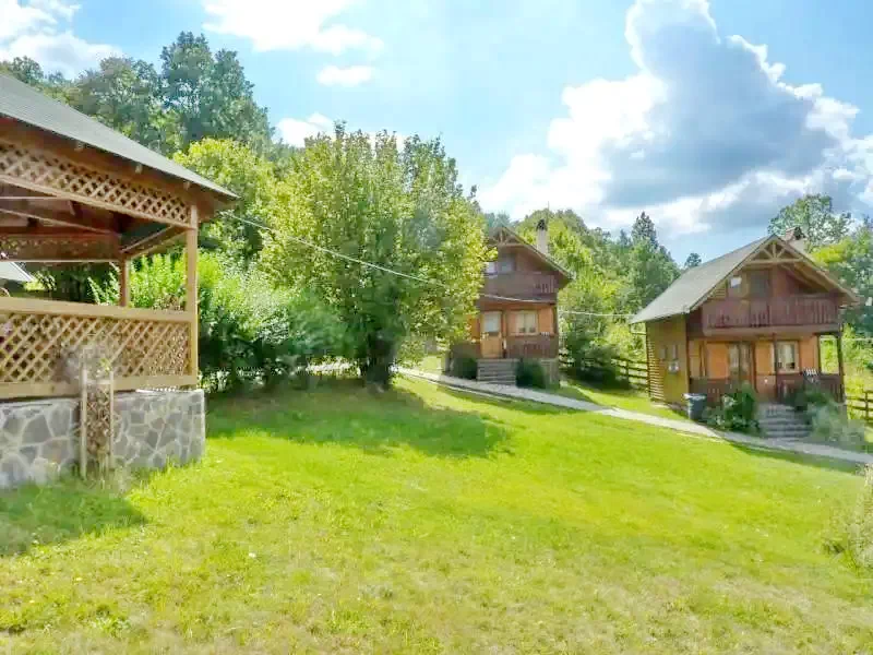 Barajul Zetea Cazare | Cabană (K0470-17) Imaginea poate fi supusă drepturilor de autor. Se recomandă contactarea titularului drepturilor.