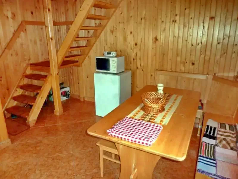 Barajul Zetea Cazare | Cabană (K0470-18) Imaginea poate fi supusă drepturilor de autor. Se recomandă contactarea titularului drepturilor.