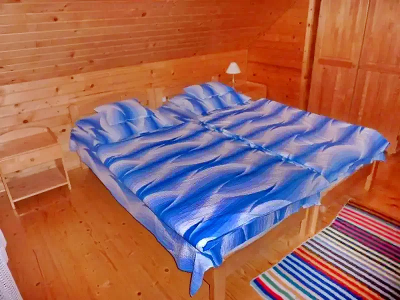 Barajul Zetea Cazare | Cabană (K0470-22) Imaginea poate fi supusă drepturilor de autor. Se recomandă contactarea titularului drepturilor.