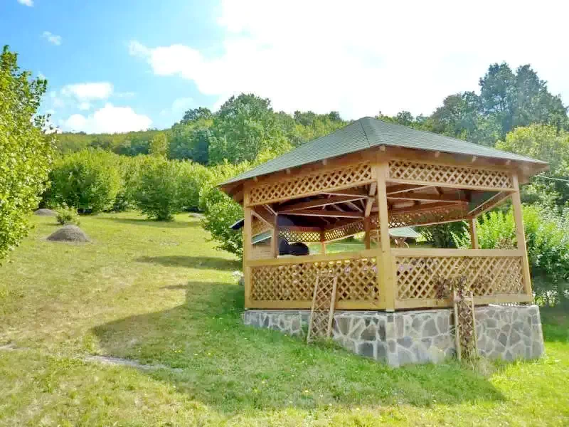 Barajul Zetea Cazare | Sat de vacanță (K0470-25) Imaginea poate fi supusă drepturilor de autor. Se recomandă contactarea titularului drepturilor.