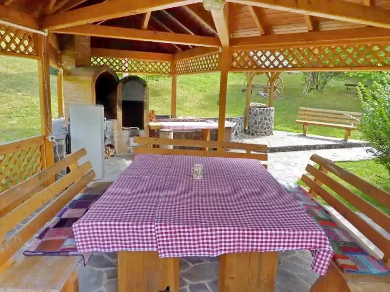 Barajul Zetea Cazare | Sat de vacanță (K0470-27) Imaginea poate fi supusă drepturilor de autor. Se recomandă contactarea titularului drepturilor.