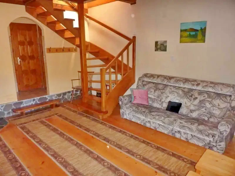 Barajul Zetea Cazare | Cabană (K0472-7) Imaginea poate fi supusă drepturilor de autor. Se recomandă contactarea titularului drepturilor.