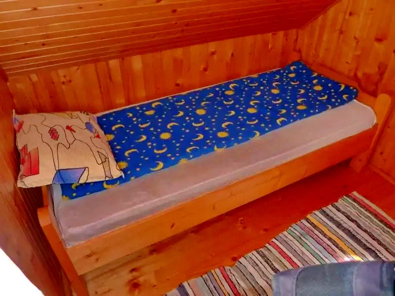 Barajul Zetea Cazare | Cabană (K0472-9) Imaginea poate fi supusă drepturilor de autor. Se recomandă contactarea titularului drepturilor.