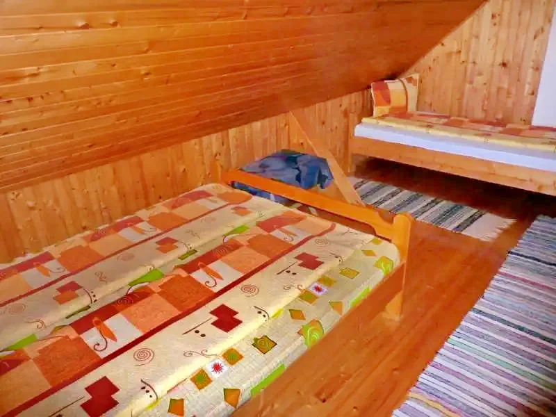 Barajul Zetea Cazare | Cabană (K0472-10) Imaginea poate fi supusă drepturilor de autor. Se recomandă contactarea titularului drepturilor.