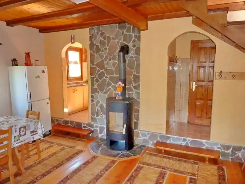 Barajul Zetea Cazare | Cabană (K0472-22) Imaginea poate fi supusă drepturilor de autor. Se recomandă contactarea titularului drepturilor.