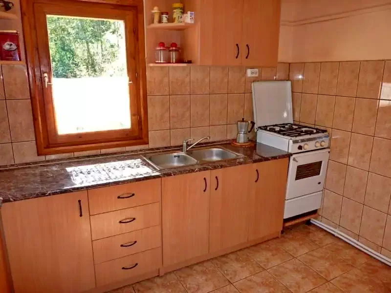 Barajul Zetea Cazare | Sat de vacanță (K0472-25) Imaginea poate fi supusă drepturilor de autor. Se recomandă contactarea titularului drepturilor.