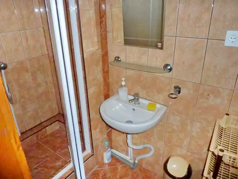 Barajul Zetea Cazare | Cabană (K0472-28) Imaginea poate fi supusă drepturilor de autor. Se recomandă contactarea titularului drepturilor.