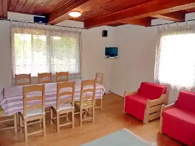 Barajul Zetea Cazare | Cabană (K0474-1) Imaginea poate fi supusă drepturilor de autor. Se recomandă contactarea titularului drepturilor.