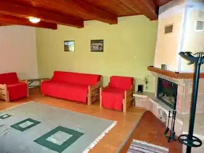 Barajul Zetea Cazare | Cabană (K0474-10) Imaginea poate fi supusă drepturilor de autor. Se recomandă contactarea titularului drepturilor.