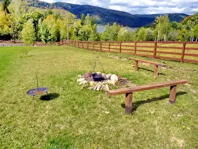 Barajul Zetea Cazare | Sat de vacanță (K0474-12) Imaginea poate fi supusă drepturilor de autor. Se recomandă contactarea titularului drepturilor.