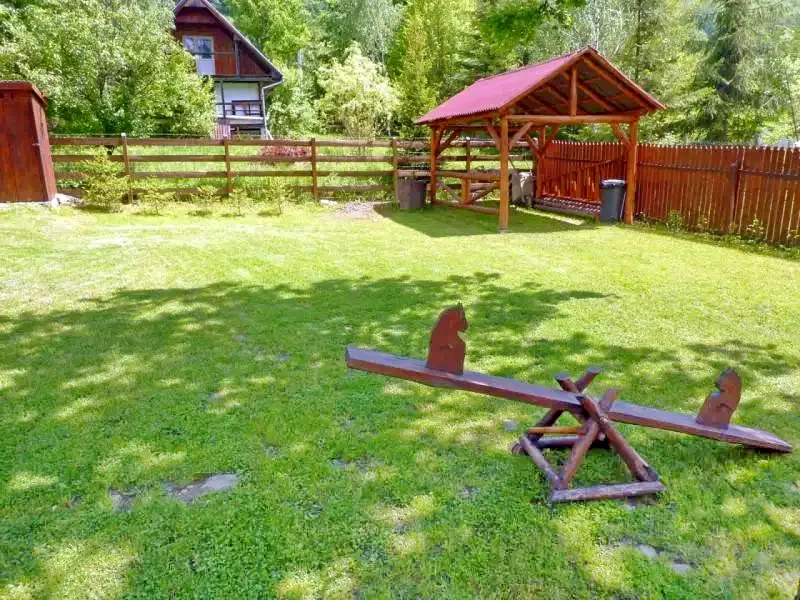 Barajul Zetea Cazare | Sat de vacanță (K0484-2) Imaginea poate fi supusă drepturilor de autor. Se recomandă contactarea titularului drepturilor.