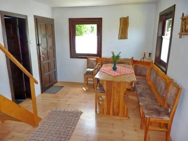 Barajul Zetea Cazare | Cabană (K0484-9) Imaginea poate fi supusă drepturilor de autor. Se recomandă contactarea titularului drepturilor.