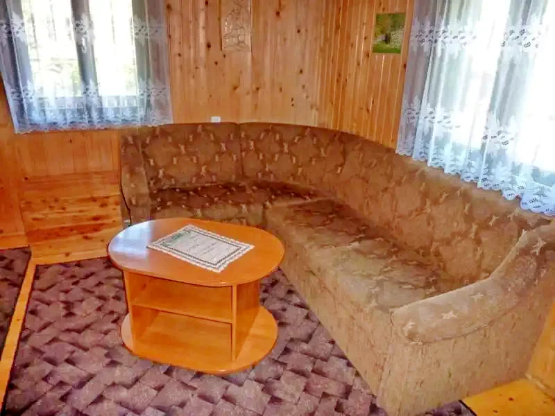 Barajul Zetea Cazare | Cabană (K0484-12) Imaginea poate fi supusă drepturilor de autor. Se recomandă contactarea titularului drepturilor.