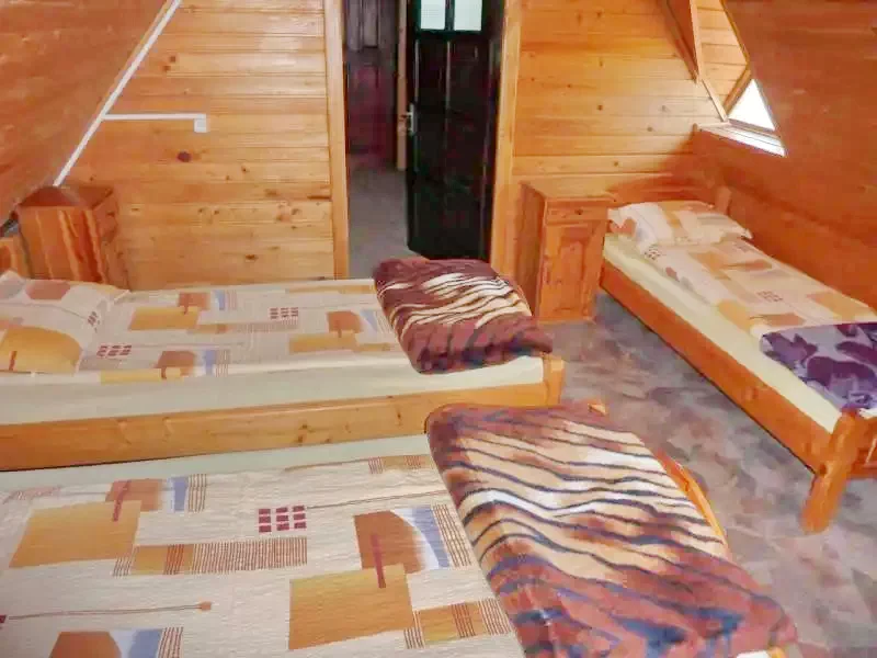 Barajul Zetea Cazare | Cabană (K0484-23) Imaginea poate fi supusă drepturilor de autor. Se recomandă contactarea titularului drepturilor.