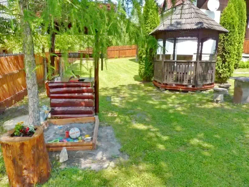 Barajul Zetea Cazare | Cabană (K0484-28) Imaginea poate fi supusă drepturilor de autor. Se recomandă contactarea titularului drepturilor.